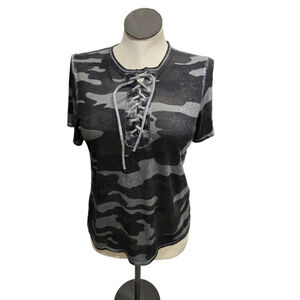 Women's Lucky Brand Camo Lace-Up Short Sleeve Tee M Black Gray
